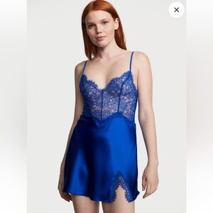 2PIECE Victoria’s Secret Luxe Satin Jacquard Lace Inset Robe+Lace Top Satin Slip